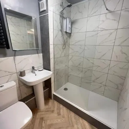 Апартаменти Montague One Bedroom Flat With Parking *