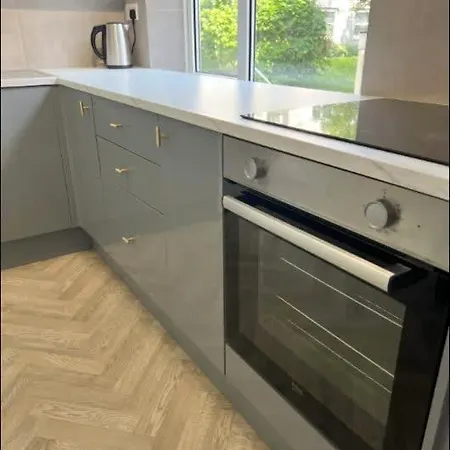 Montague One Bedroom Flat With Parking Apartamento *