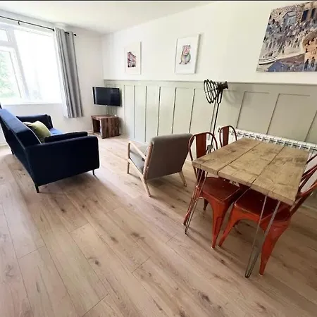 Montague One Bedroom Flat With Parking * 布里斯托